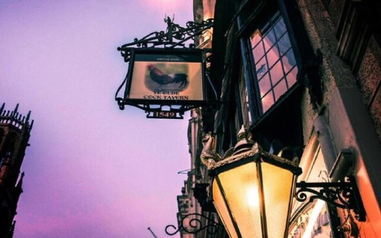 London Haunted Pub Walking Tour Experience