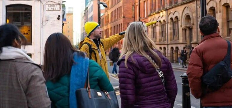 Manchester Oasis Walking Tour Experience-13