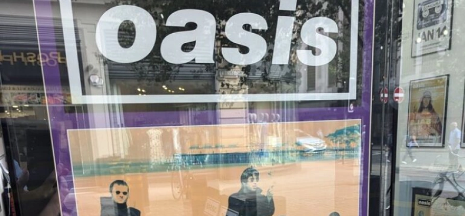 Manchester Oasis Walking Tour Experience-25