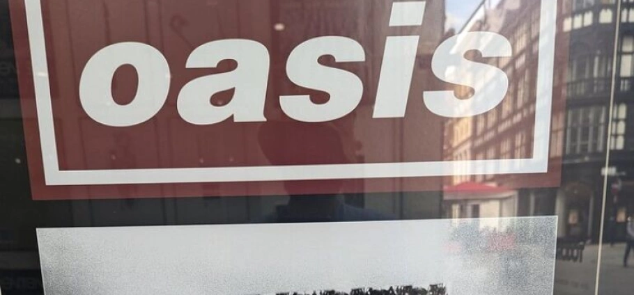 Manchester Oasis Walking Tour Experience-24