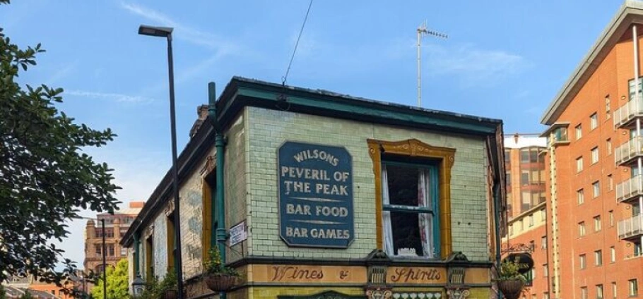 Manchester Oasis Walking Tour Experience-17