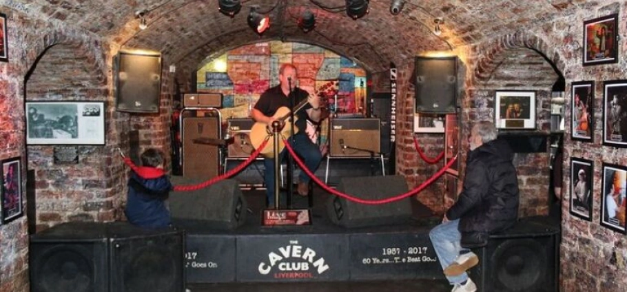 Liverpool Beatles Walking Tour Experience-7