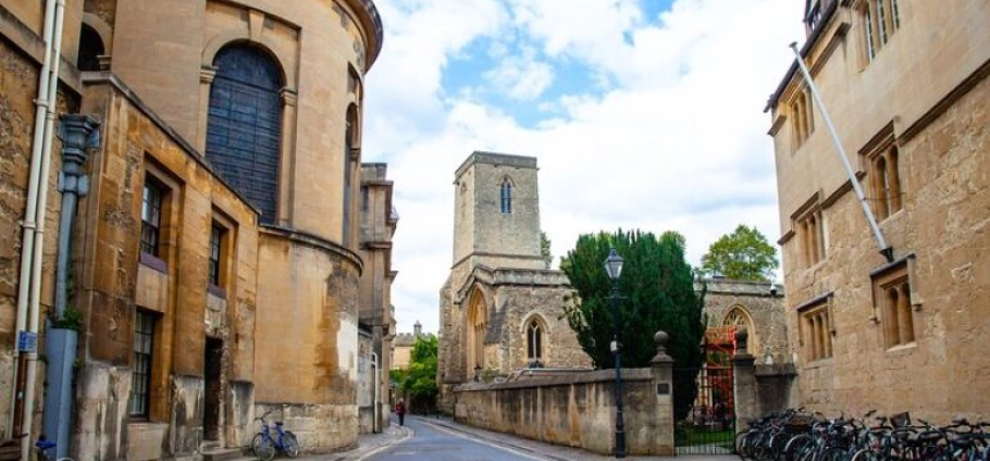 Oxford Detective Walking Tour Experience-11
