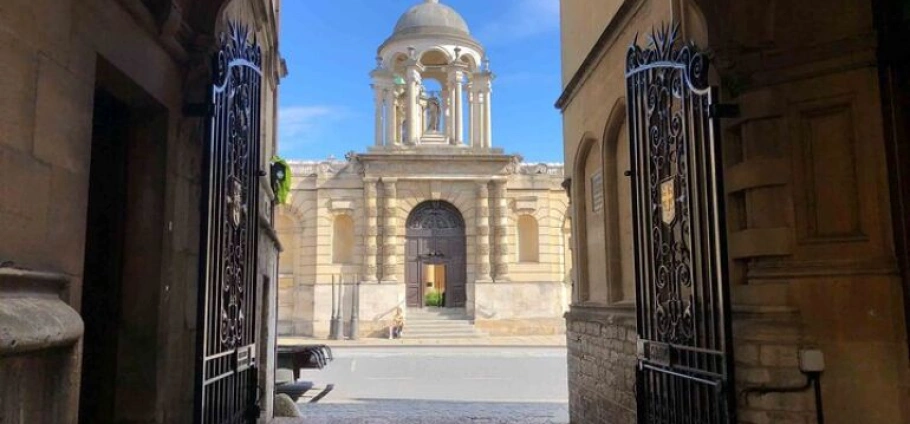 Oxford Detective Walking Tour Experience-3