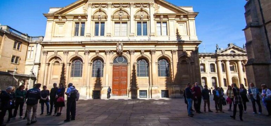 Oxford Detective Walking Tour Experience-13