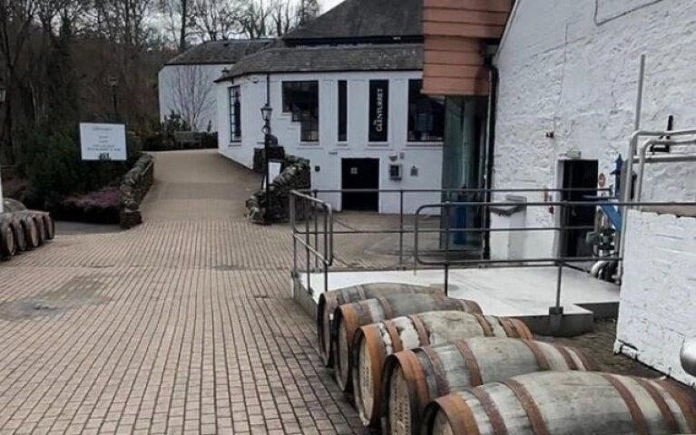 Edinburgh Whisky Tasting and Castle Tour