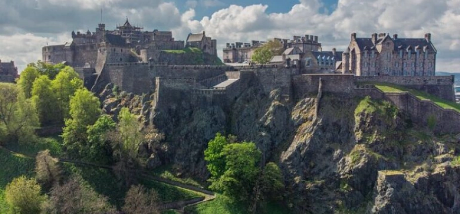 Edinburgh Castle Guided History Experience-1