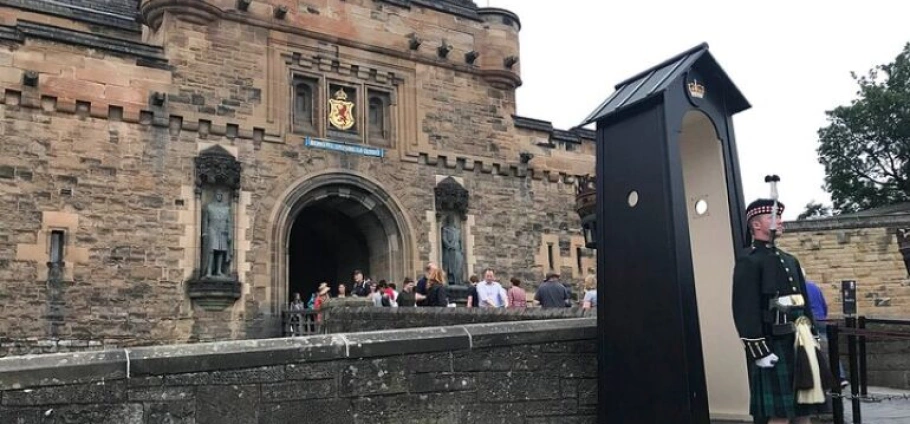Edinburgh Castle Guided History Experience-12