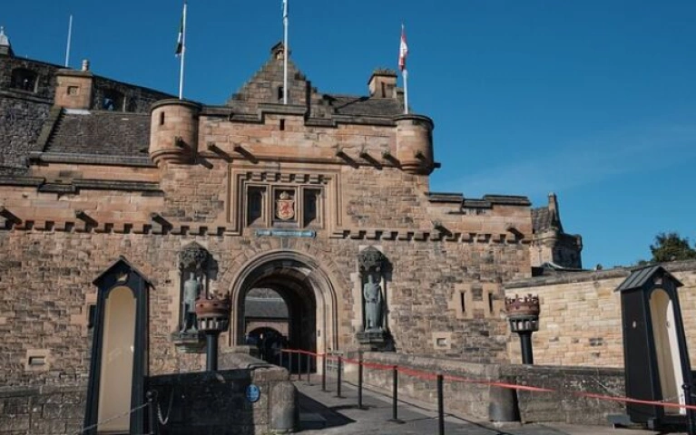 Edinburgh Royal History Tour and Experience