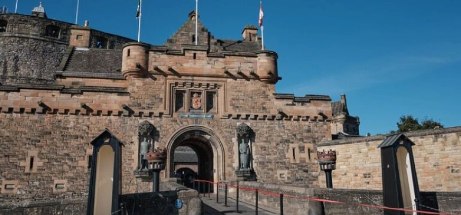 Edinburgh Royal History Tour and Experience-1