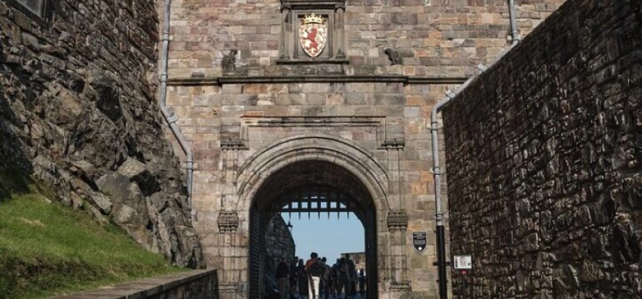 Edinburgh Royal History Tour and Experience-9
