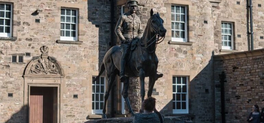 Edinburgh Royal History Tour and Experience-8