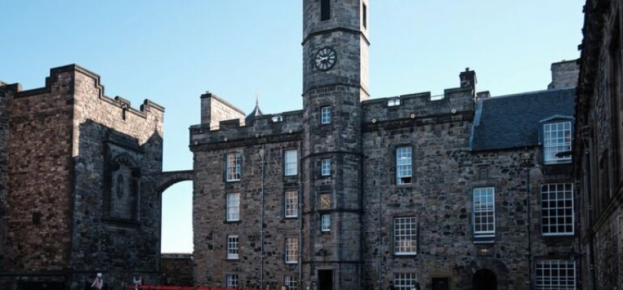 Edinburgh Royal History Tour and Experience-6