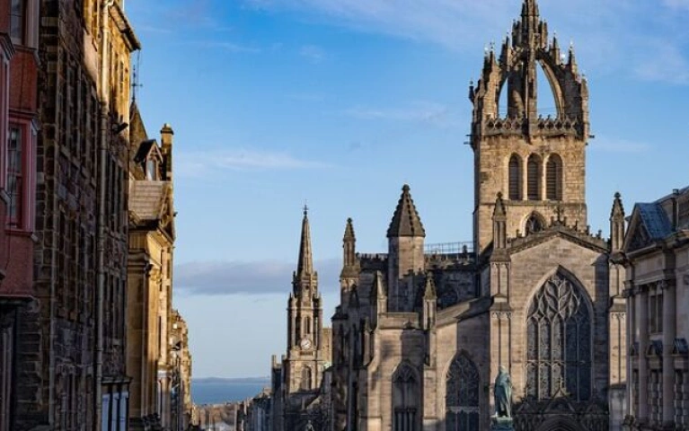Edinburgh Historical Walking Tour Experience