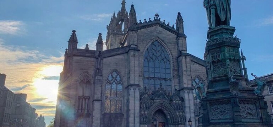 Edinburgh Historical Walking Tour Experience-3
