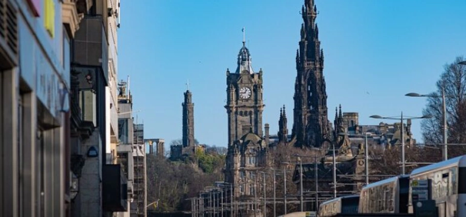 Edinburgh Historical Walking Tour Experience-5