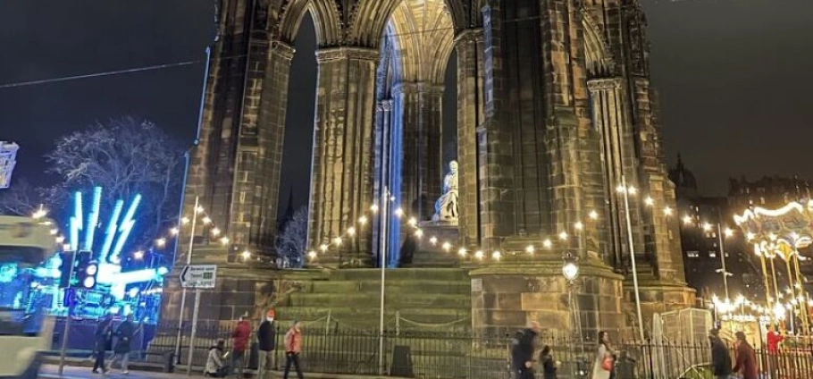 Edinburgh Christmas Market and Walking Tour-6