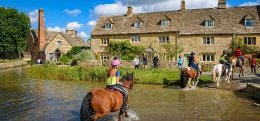 Cotswold Horse Riding and Pub Lunch-1