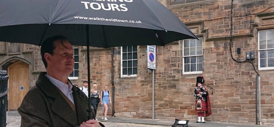 Edinburgh Historical Walking Tour Experience-3