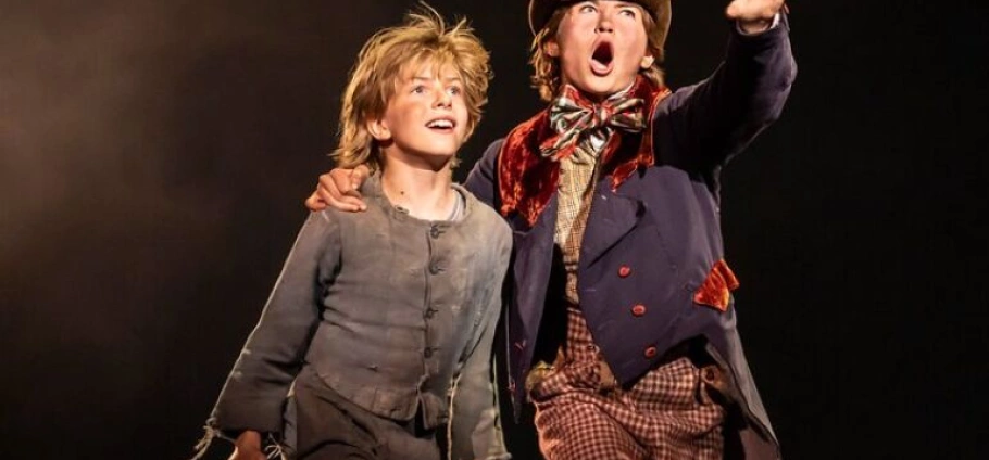London Oliver! Theatre Experience-3