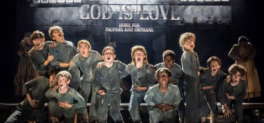 London Oliver! Theatre Experience-4