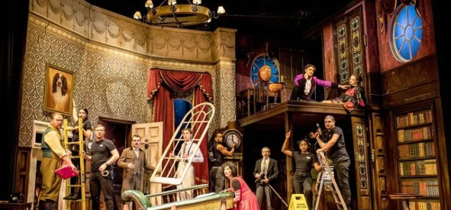 London Admission Ticket to The Play That Goes Wrong-11