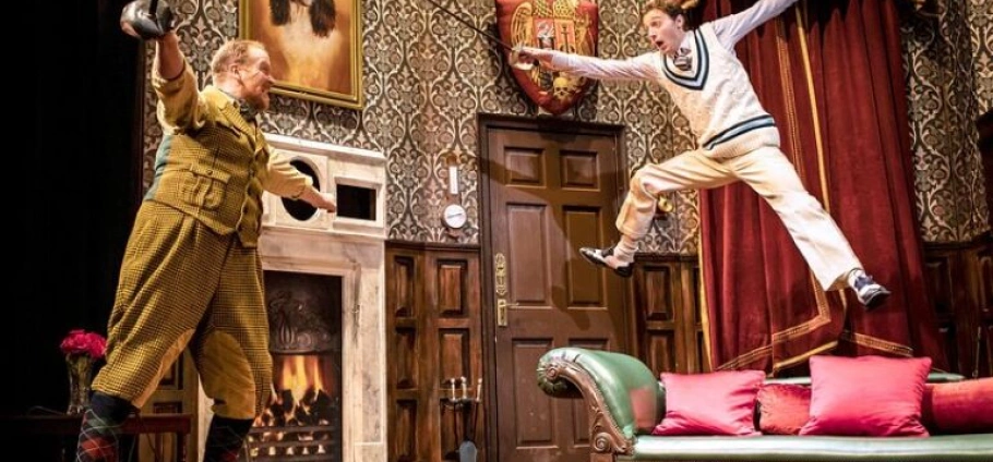 London Admission Ticket to The Play That Goes Wrong-3