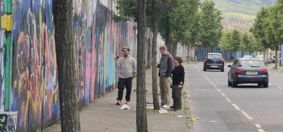 Belfast Black Taxi History and Murals Tour-9