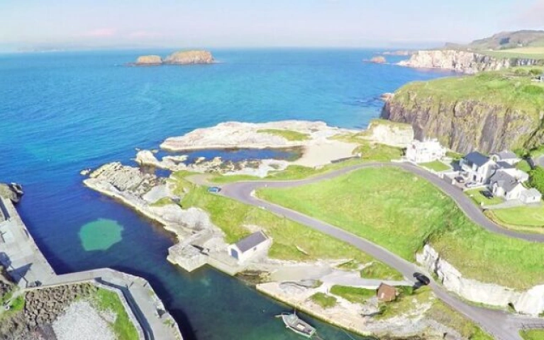 Belfast Private Causeway, Castles and Whiskey Tour