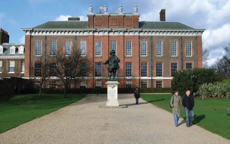 Kensington Royal Walking Tour Experience