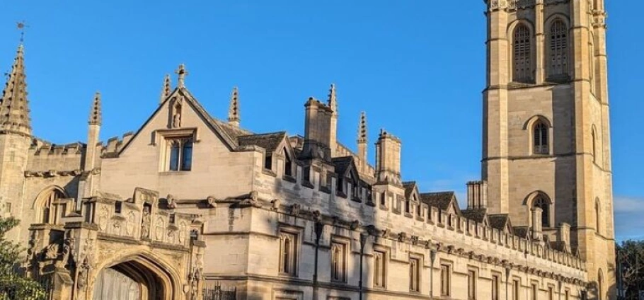 Oxford Guided Tour with Live Magic-1