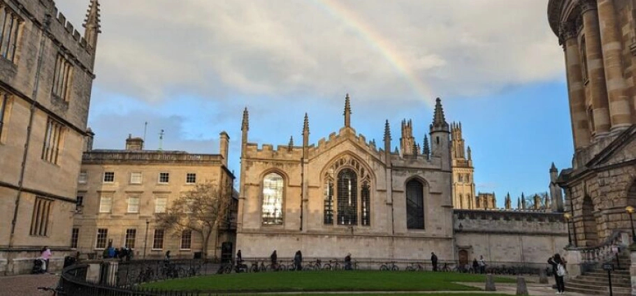 Oxford Guided Tour with Live Magic-4