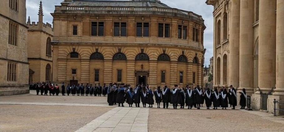 Oxford Guided Tour with Live Magic-5