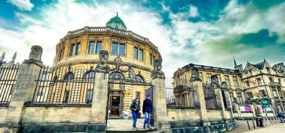 Oxford Guided Tour with Live Magic-6