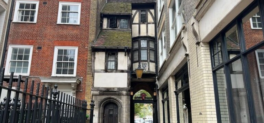 London Hidden Gems Walking Tour Experience-6