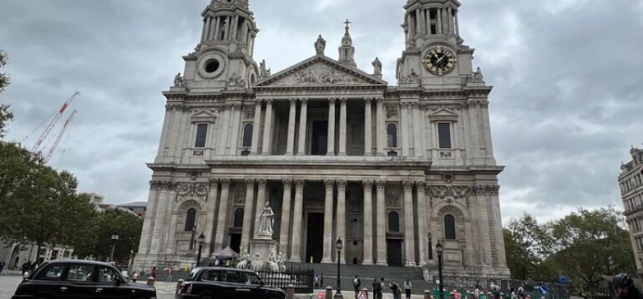 London Hidden Gems Walking Tour Experience-5