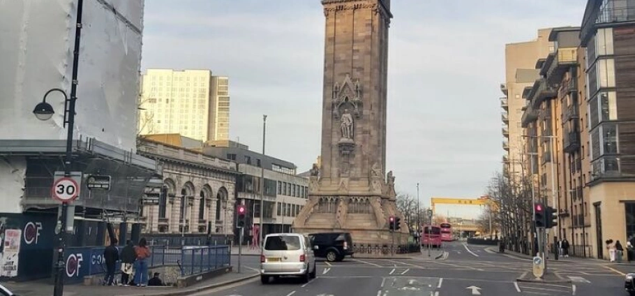 Belfast Historical and Political City Tour-9