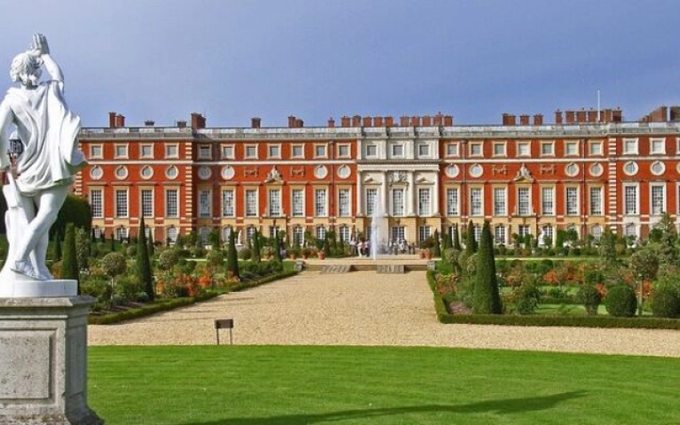 London Hampton Court Palace and Panoramic Tour