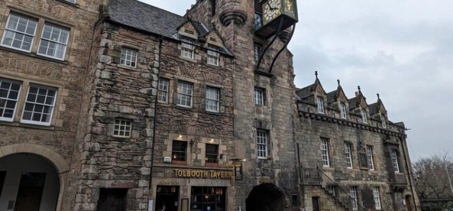 Edinburgh Canongate History Walking Tour-1