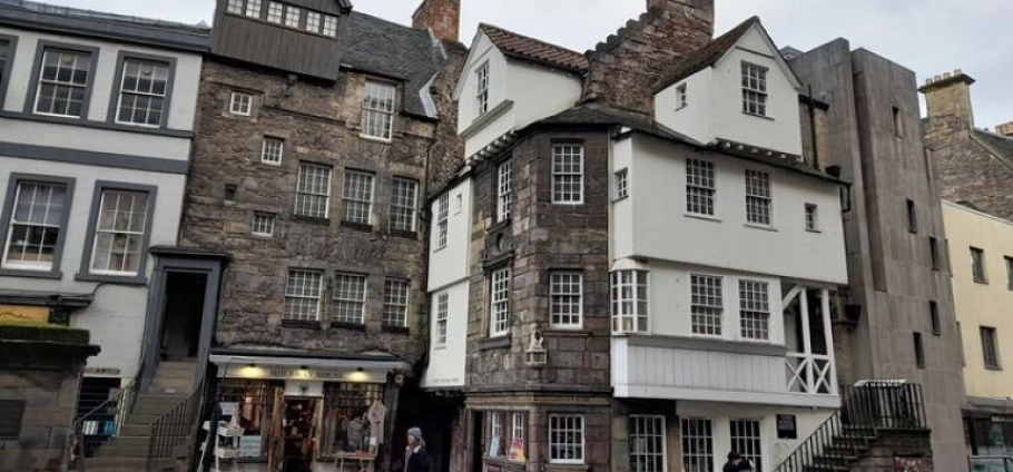 Edinburgh Canongate History Walking Tour-6