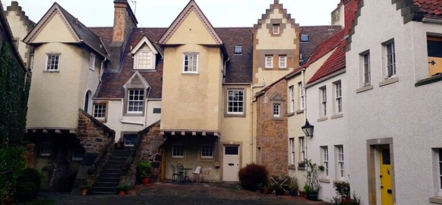 Edinburgh Canongate History Walking Tour-5