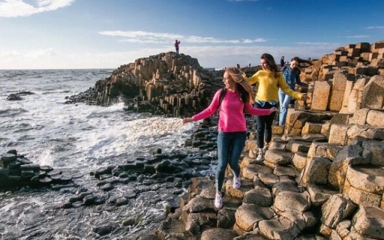 Belfast Coastal Adventure and Historical Tour