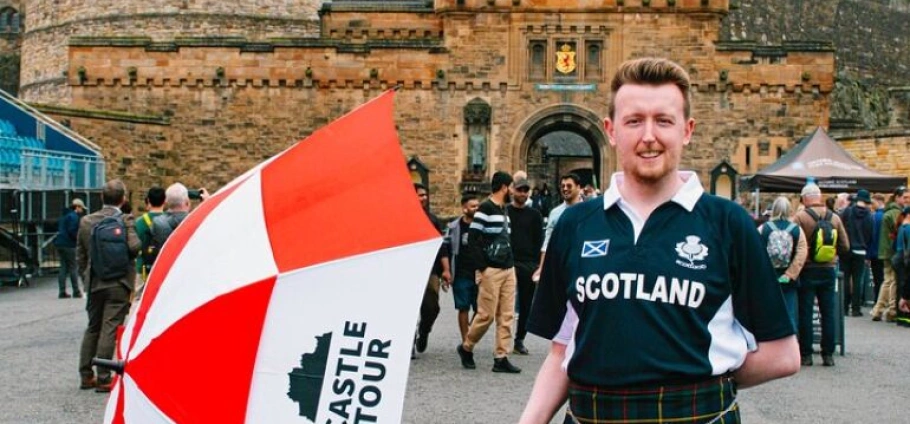 Edinburgh Castle Walking Tour Experience-4