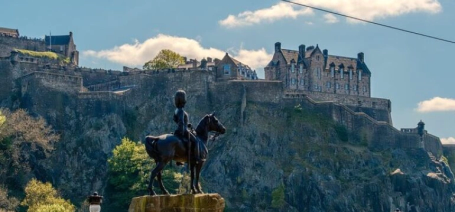 Edinburgh Castle Walking Tour Experience-14