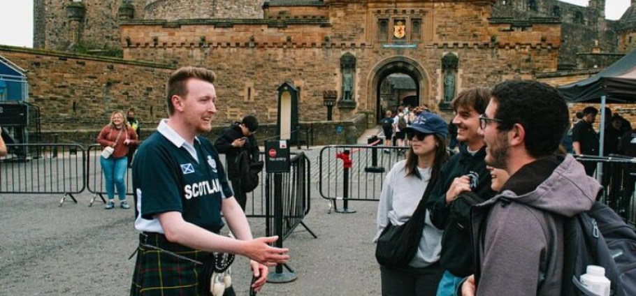 Edinburgh Castle Walking Tour Experience-8