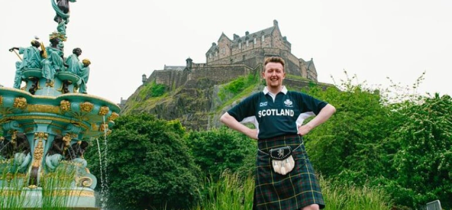 Edinburgh Castle Walking Tour Experience-5
