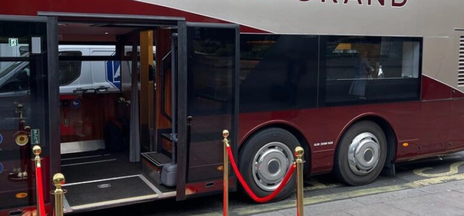 London Champagne Sightseeing Bus Experience-3