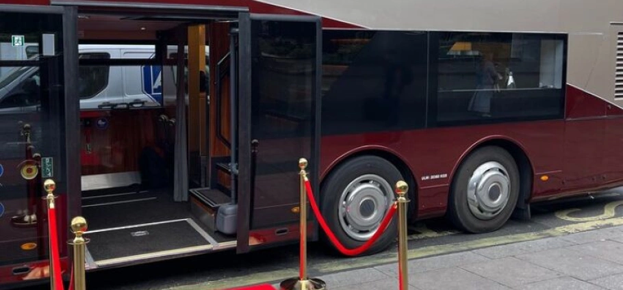 London Luxury Panoramic Bus Experience-5