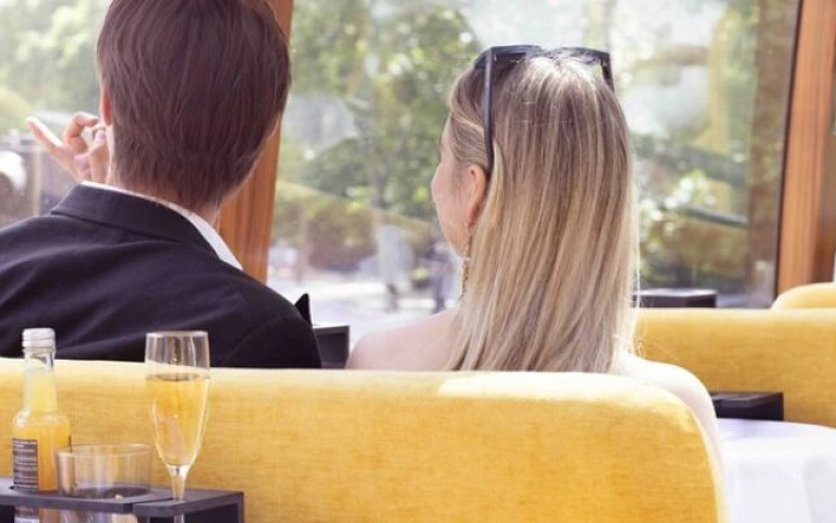 London Champagne Sightseeing Bus Experience