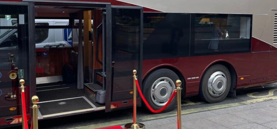 London Champagne Sightseeing Bus Experience-2